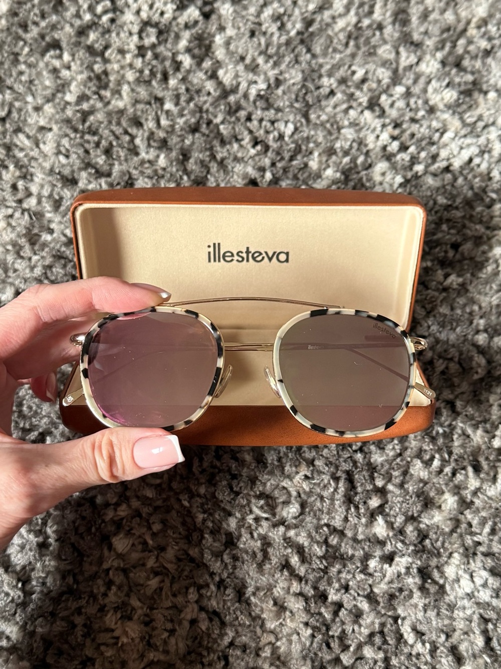 Illesteva Mykonos Sunglasses - Picture 2 of 5
